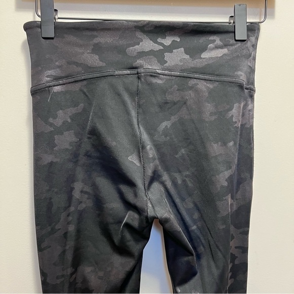 Spanx Faux Leather Leggings- Black Camo Size Small - Picture 6 of 13